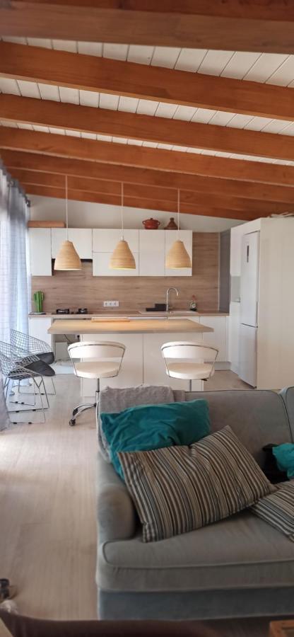 Beautiful Chalet With Wifi And Free Parking Arona  Bagian luar foto