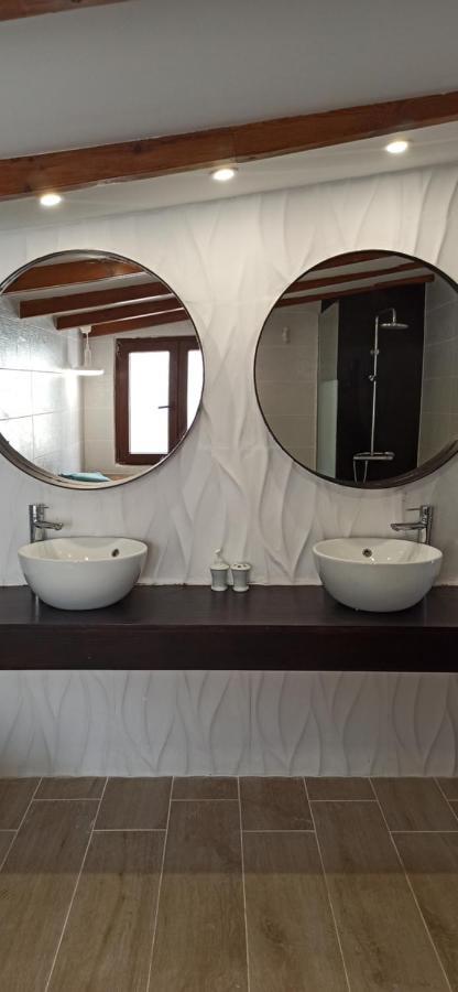 Beautiful Chalet With Wifi And Free Parking Arona  Bagian luar foto
